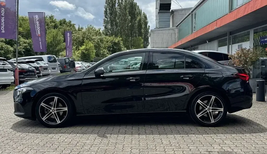 Gebraucht Mercedes A200 163 PS (119 kW) 2022 Schwarz Limousine