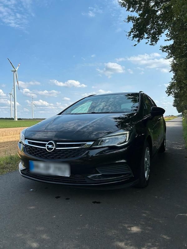 Schwarz Gebraucht 2018 Opel Astra Kombi | 6.699 € (Guter Preis) - Bild 1/4
