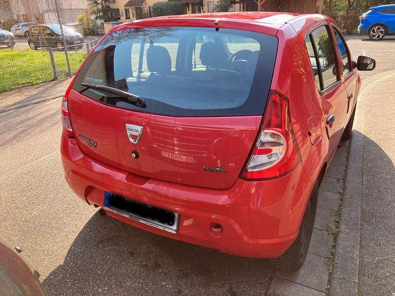 Gebraucht Dacia Sandero 75 PS (55 kW) 2009 Rot Limousine