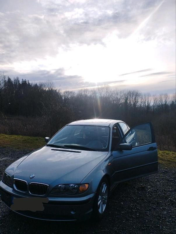 Silber Gebraucht 2003 BMW 318 Limousine | 1.000 € (Superpreis) - Bild 1/4