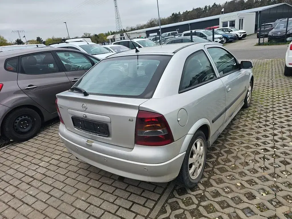 Usata Opel Astra Njoy 84 CV (61 kW) 2003 Argento Berlina