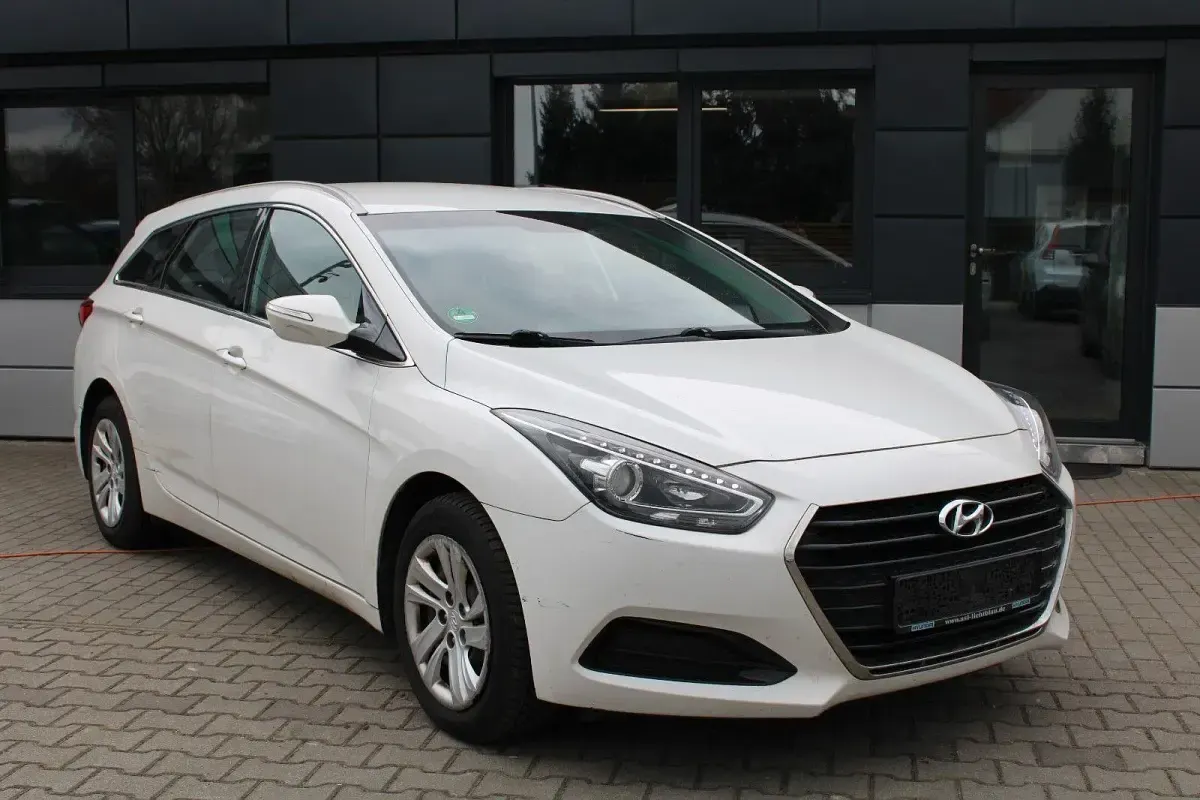 Gebraucht Hyundai i40 Classic 116 PS (85 kW) 2016 Weiß Kombi