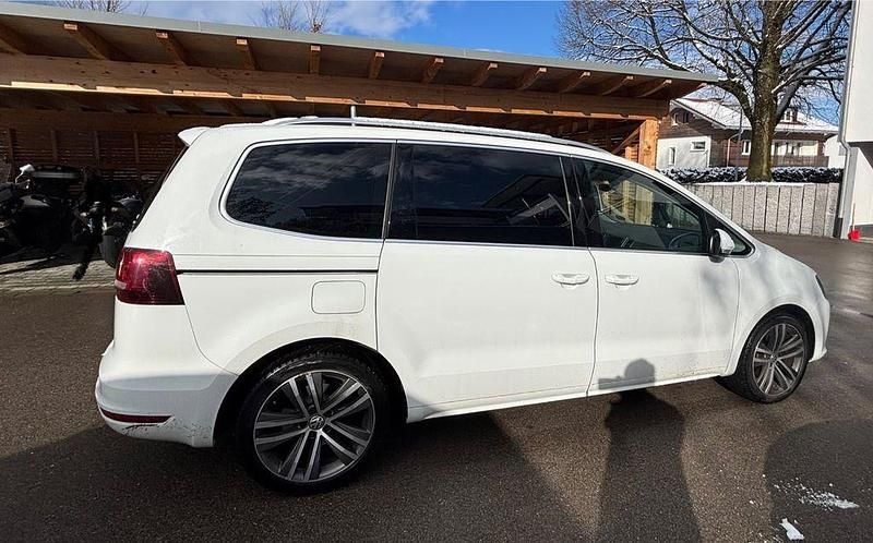 Gebraucht VW Sharan Comfortline 150 PS (110 kW) 2015 Weiß Van / Kleinbus