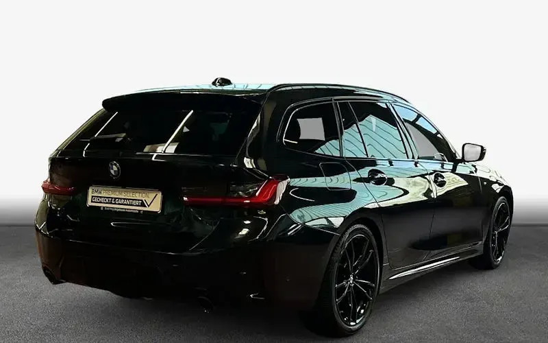 Gebraucht BMW 318 M Sport 156 PS (114 kW) 2024 Black sapphire metallic Kombi