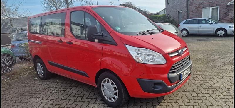 Gebraucht Ford Transit Trend 170 PS (125 kW) 2017 Rot Kombi