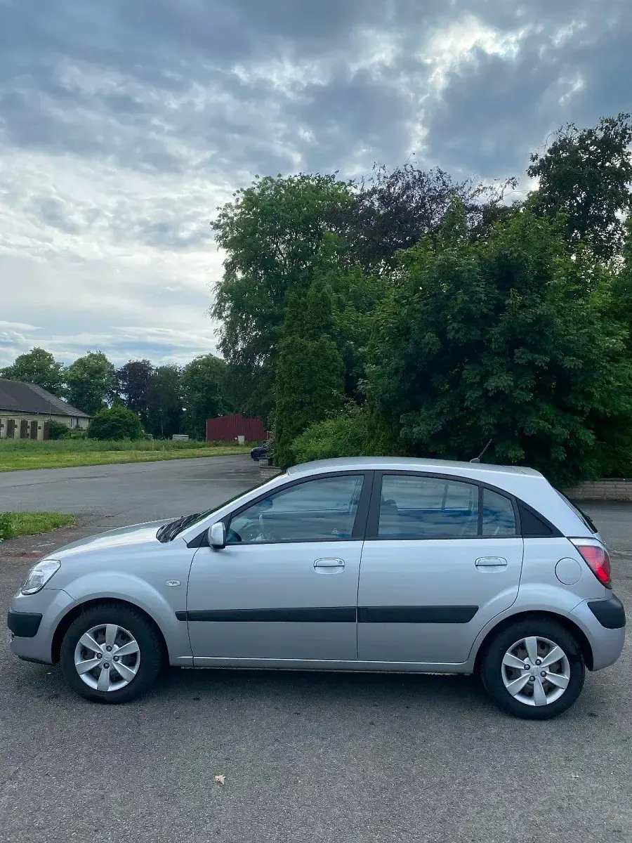 Gebraucht Kia Rio EX 97 PS (71 kW) 2008 Grau Limousine