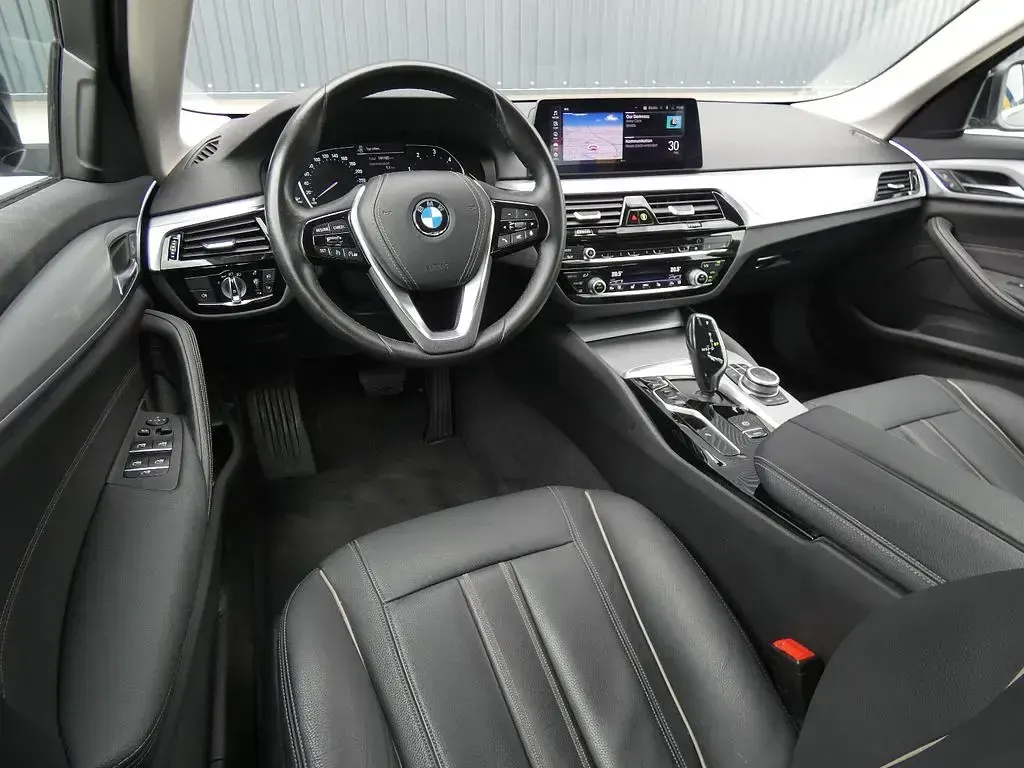 Gebraucht BMW 520 190 PS (139 kW) 2020 Black sapphire Limousine