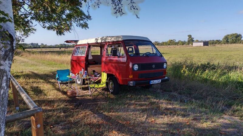 Rot Gebraucht 1985 VW T3 Van | 12.450 € - Bild 1/4
