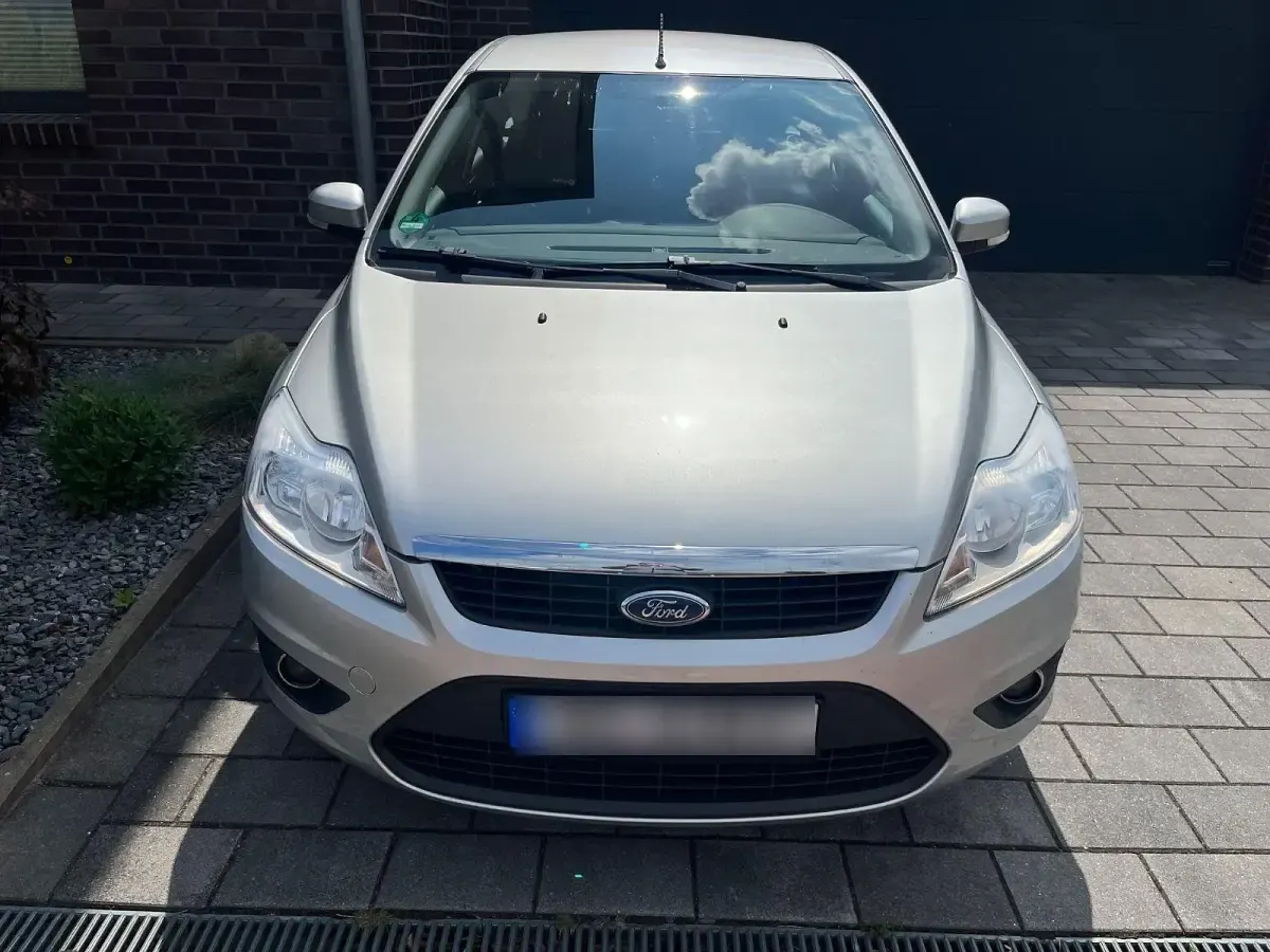Gebraucht Ford Focus 109 PS (80 kW) 2010 Silber Kombi