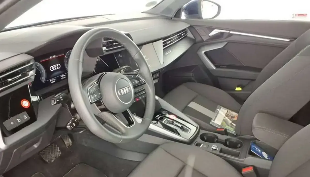 Gebraucht Audi A3 Ambiente 150 PS (110 kW) 2025 Navarrablau metallic Limousine