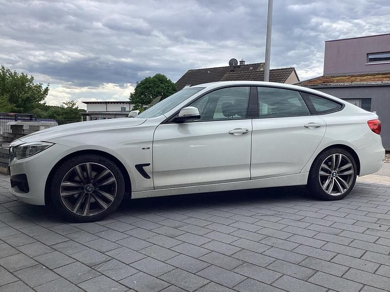 Gebraucht BMW 325 218 PS (160 kW) 2013 Weiß Limousine