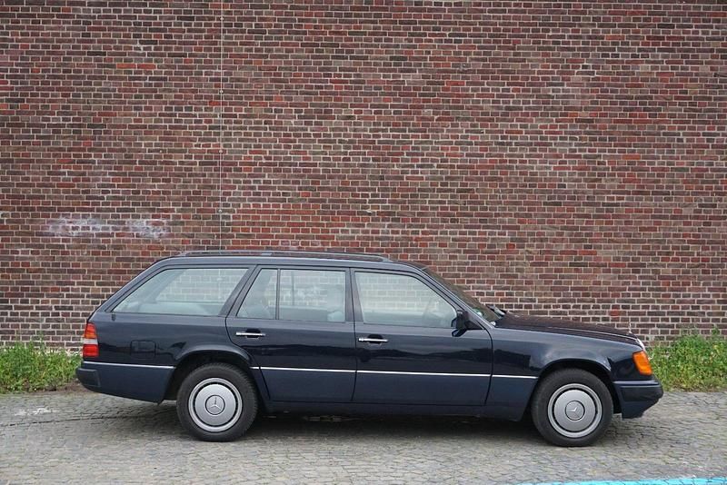 Gebraucht Mercedes E230 132 PS (97 kW) 1990 Blau Kombi