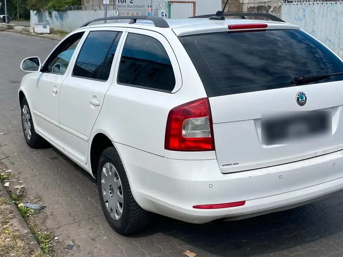 Gebraucht Skoda Octavia 105 PS (77 kW) 2012 Weiß Kombi