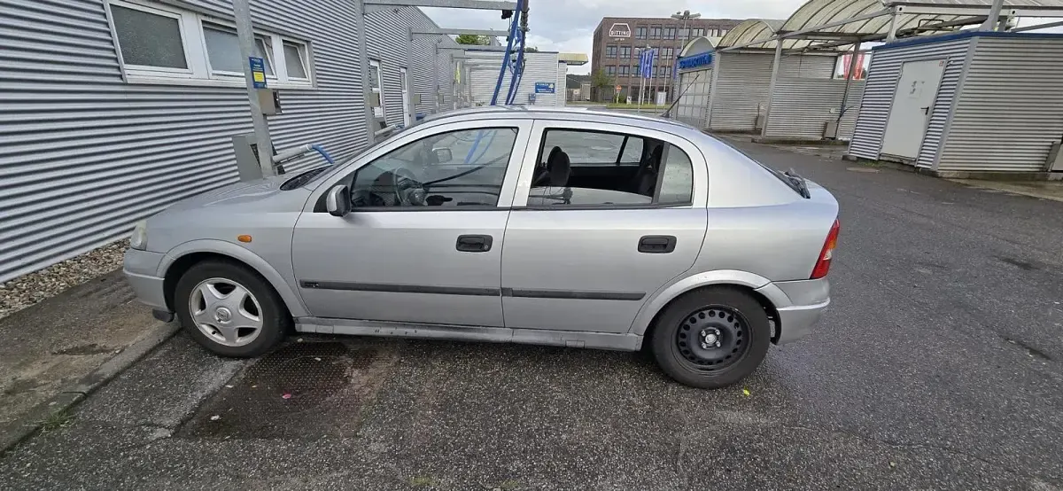 Gebraucht Opel Astra 101 PS (74 kW) 1998 Grau Limousine