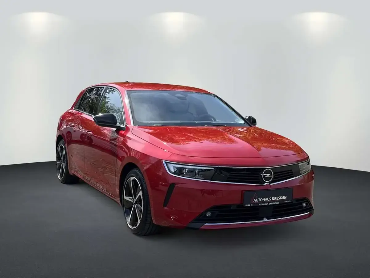 Gebraucht Opel Astra Elegance 131 PS (96 kW) 2023 Chili rot (metallic) Limousine
