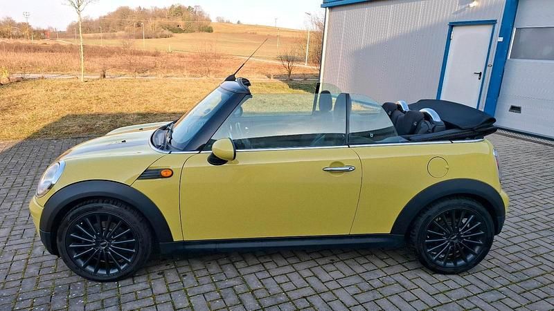 Gebraucht Mini Cooper Cabriolet 120 PS (88 kW) 2009 Gelb Cabrio