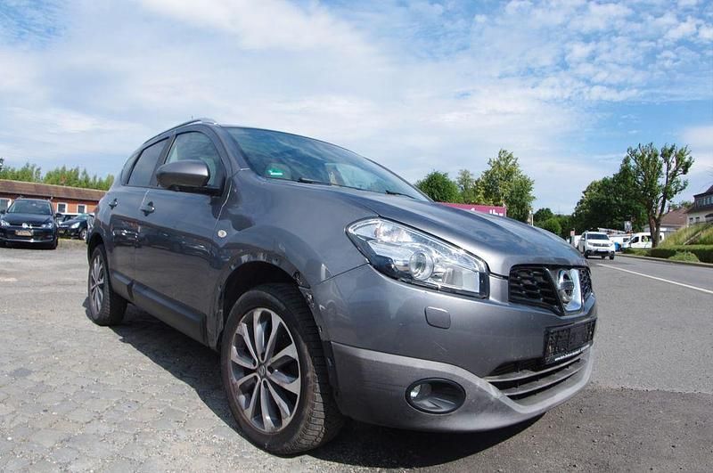 Grau Gebraucht 2013 Nissan Qashqai Tekna SUV | 5.999 € (Guter Preis) - Bild 1/4