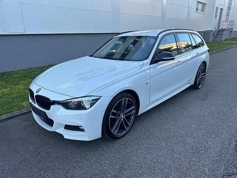 Weiß Gebraucht 2019 BMW 320 M Sport Limousine | 21.800 € (Superpreis) - Bild 1/4