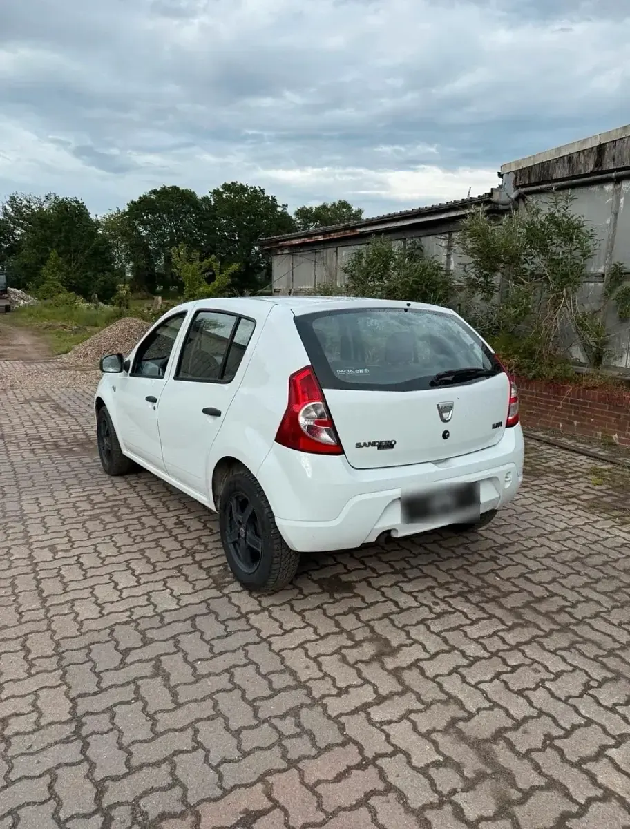 Gebraucht Dacia Sandero 75 PS (55 kW) 2009 Weiß Kleinwagen