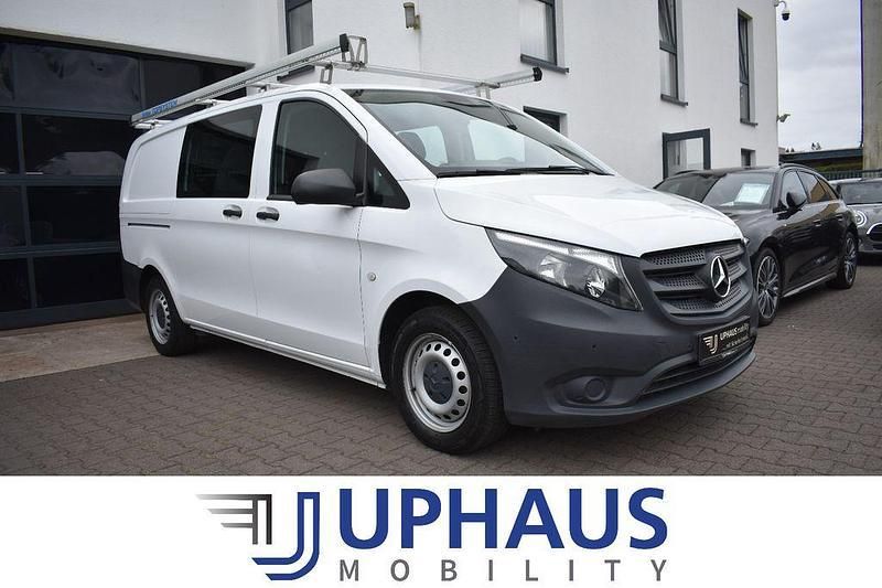 Weiß Gebraucht 2021 Mercedes Vito Van / Kleinbus | 25.980 € (Teuer) - Bild 1/4