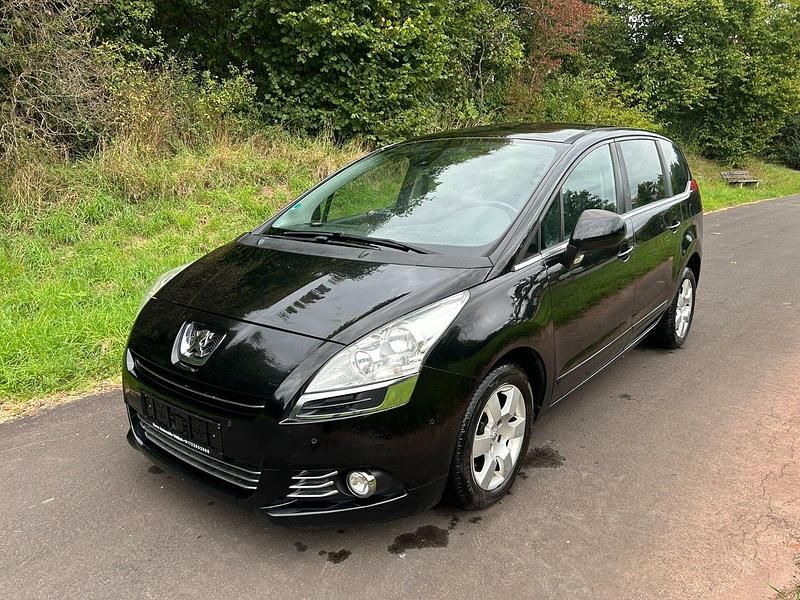 Schwarz Gebraucht 2012 Peugeot 5008 Business-Line Van / Kleinbus | 4.499 € (Fairer Preis) - Bild 1/4