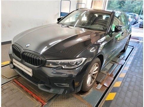 Schwarz Gebraucht 2021 BMW 320 Sport Line Limousine | 21.597 € (Superpreis) - Bild 1/4