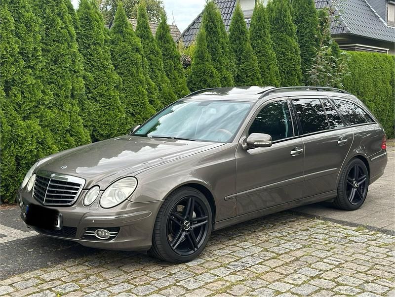 Braun Gebraucht 2006 Mercedes E320 Sport Kombi | 5.500 € (Fairer Preis) - Bild 1/4