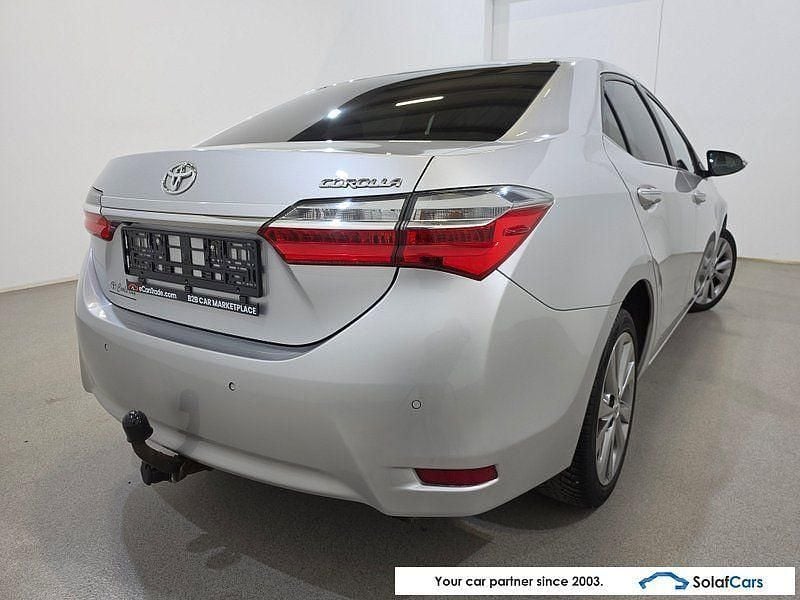 Używany Toyota Corolla Lounge 132 KM (97 kW) 2016 Szary Sedan/Limuzyna