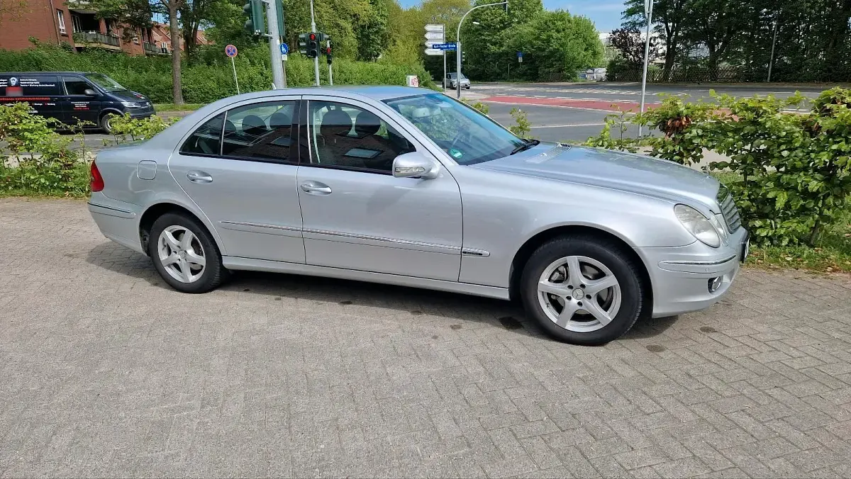 Gebraucht Mercedes E320 224 PS (164 kW) 2008 Silber Limousine