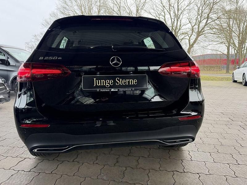 Gebraucht Mercedes E250 Advanced 163 PS (119 kW) 2024 Schwarz Limousine