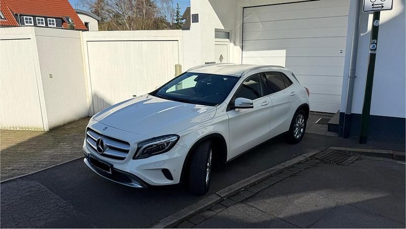 Gebraucht Mercedes GLA220 170 PS (125 kW) 2015 Weiß SUV