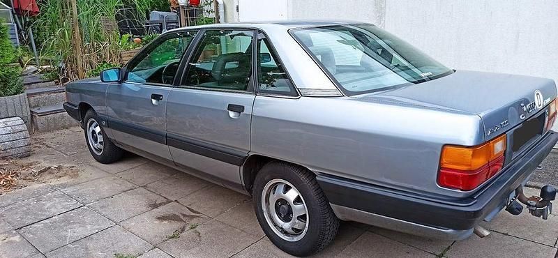 Silber Gebraucht 1988 Audi 100 Limousine | 3.100 € - Bild 1/4