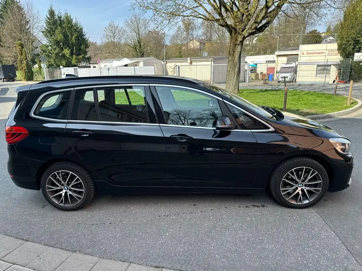 Gebraucht BMW 218 Gran Tourer Advantage 150 PS (110 kW) 2015 Schwarz Van / Kleinbus