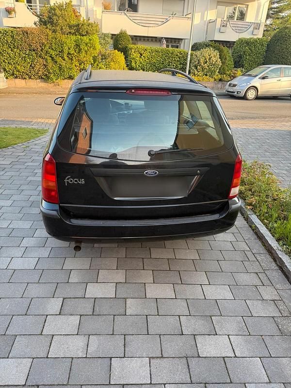 Second-hand Ford Focus 101 CP (74 kW) 2004 Negru Break