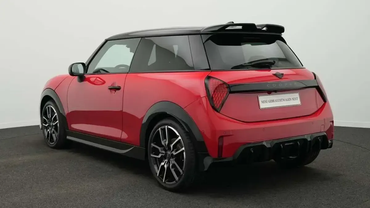 Używany Mini John Cooper Works 156 KM (114 kW) 2025 Czerwony Hatchback