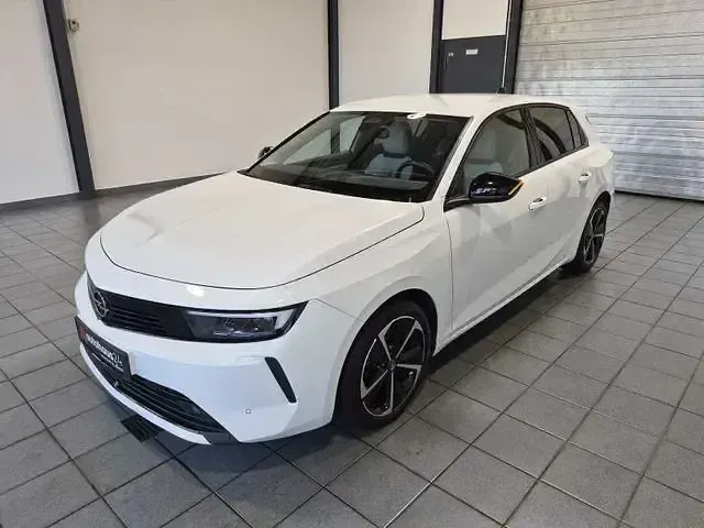 Gebraucht Opel Astra Business Elegance 131 PS (96 kW) 2023 Weiß Kleinwagen