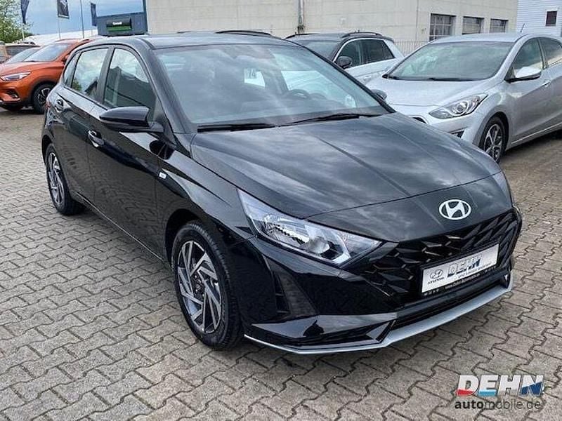 Schwarz Gebraucht 2024 Hyundai i20 Trend Limousine | 17.777 € (Guter Preis) - Bild 1/4