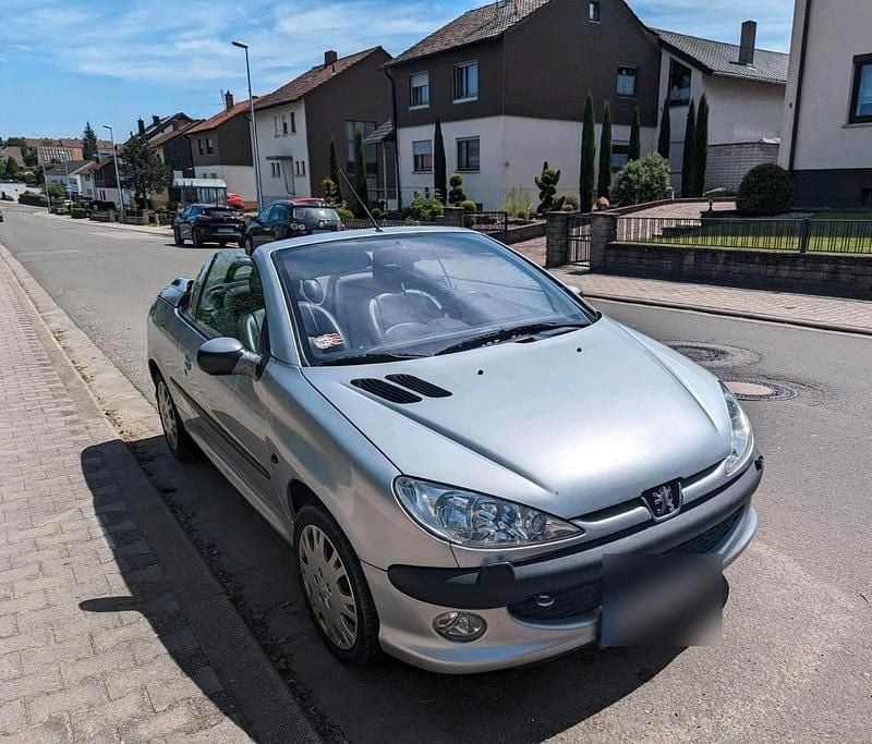 Gebraucht Peugeot 206 CC 136 PS (100 kW) 2001 Silber Cabrio