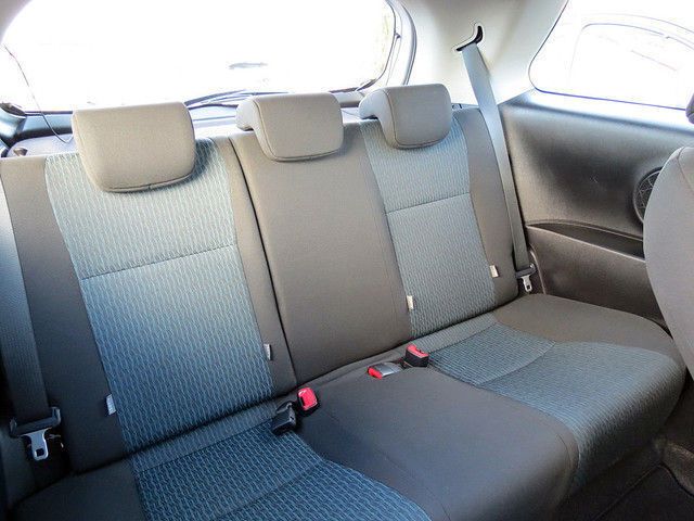 Gebraucht Toyota Yaris Comfort 99 PS (72 kW) 2012 Silber metallic Kleinwagen