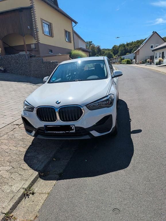 Weiß Gebraucht 2020 BMW X1 SUV | 24.200 € (Fairer Preis) - Bild 1/4