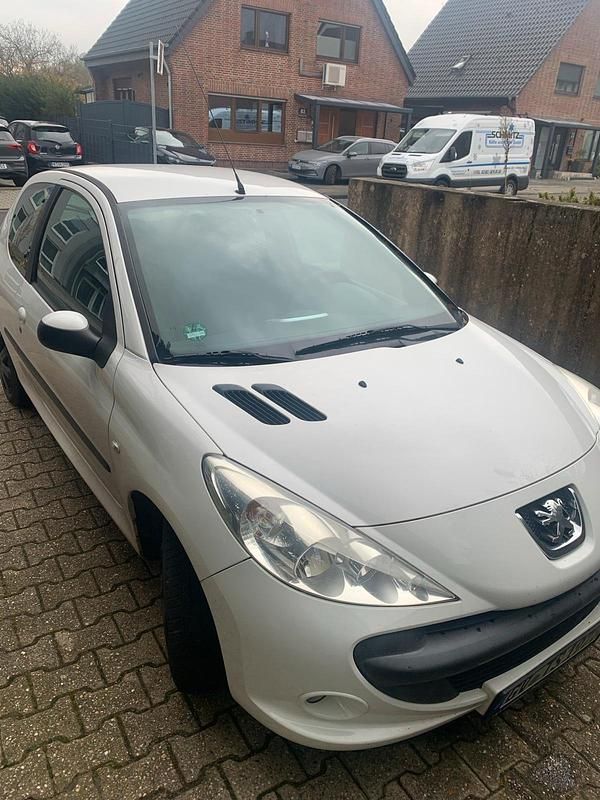 Weiß Gebraucht 2012 Peugeot 206+ Kleinwagen | 1.500 € (Fairer Preis) - Bild 1/4