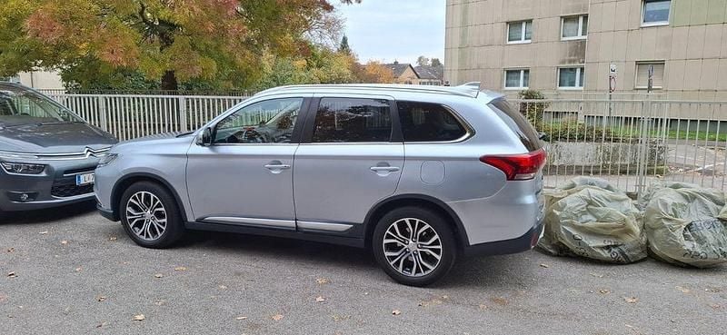 Second-hand Mitsubishi Outlander 150 CP (110 kW) 2017 Gri SUV