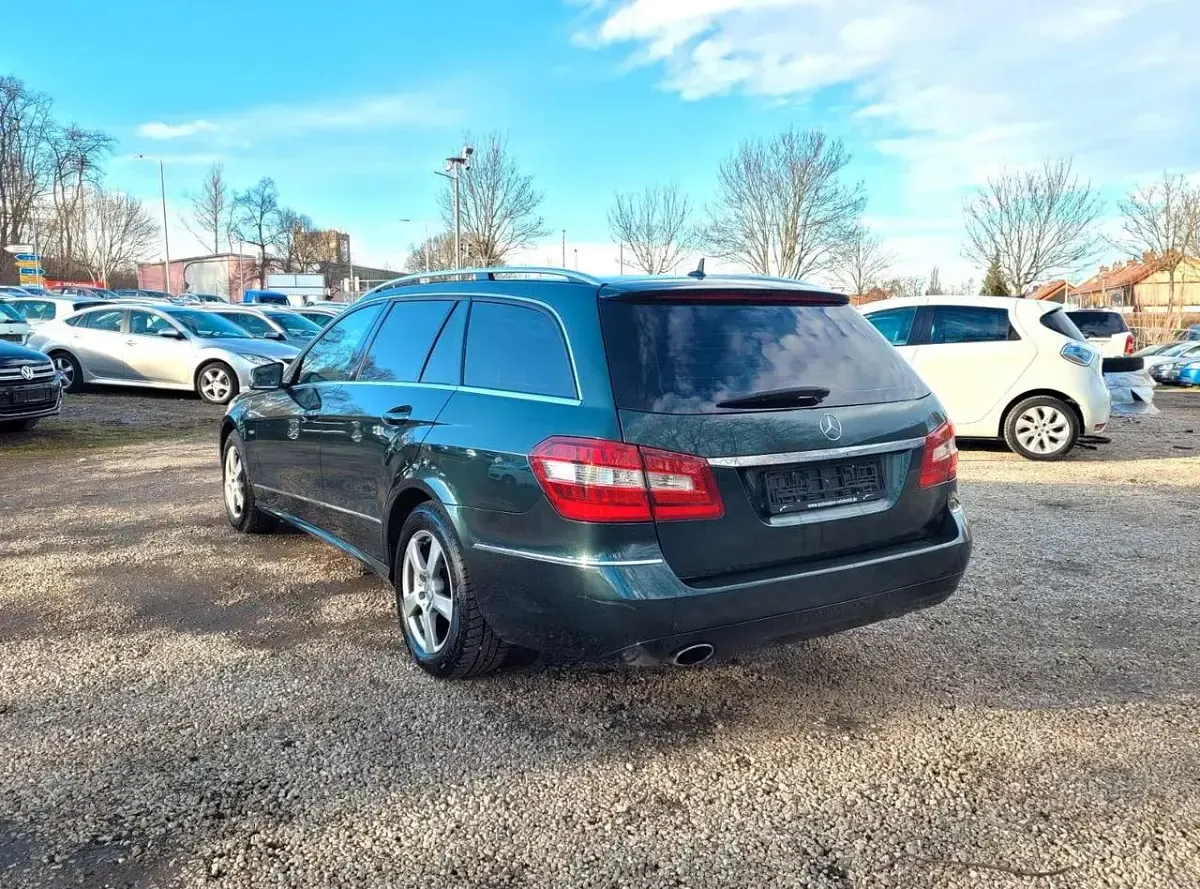 Używany Mercedes E250 Elegance 204 KM (150 kW) 2010 Zielony Kombi
