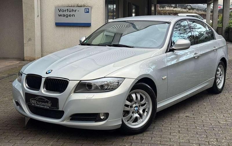 Mondstein metallic Gebraucht 2010 BMW 325 Limousine | 9.200 € (Guter Preis) - Bild 1/4