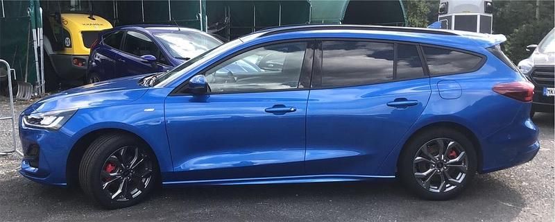 Blau Gebraucht 2024 Ford Focus ST-Line X Kombi | 26.500 € (Fairer Preis) - Bild 1/1