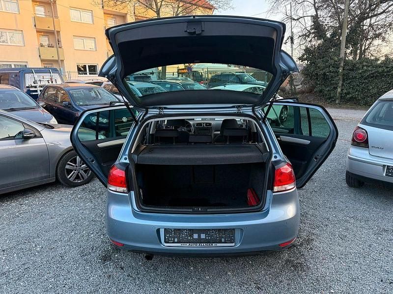 Gebraucht VW Golf VI Team 105 PS (77 kW) 2010 Blau Kleinwagen