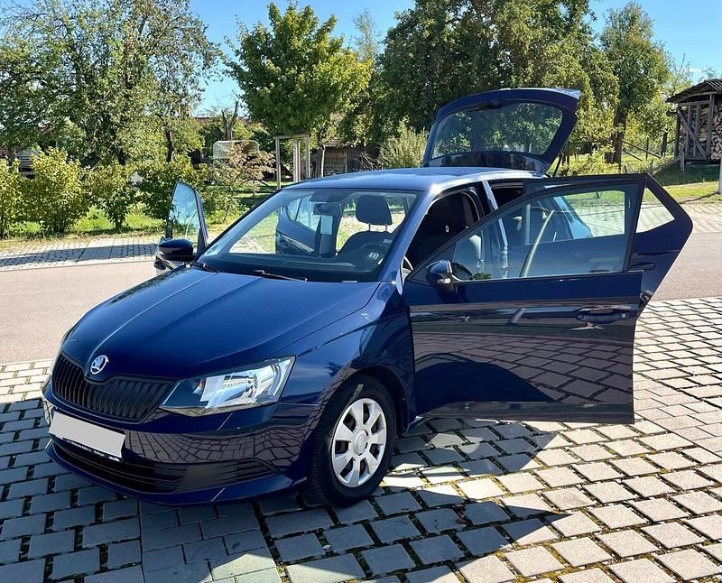 Blau Gebraucht 2016 Skoda Fabia Limousine | 6.950 € (Guter Preis) - Bild 1/4