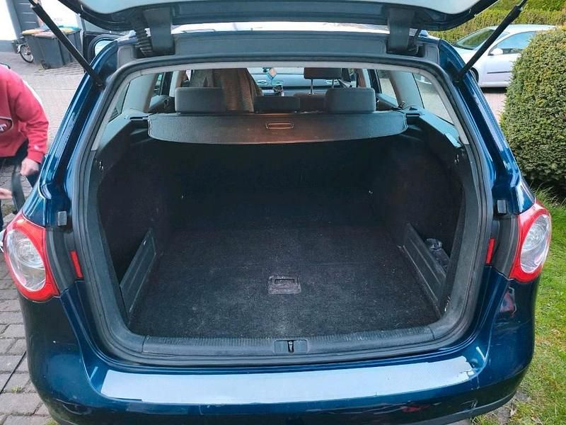 Gebraucht VW Passat 102 PS (75 kW) 2006 Blau Kombi
