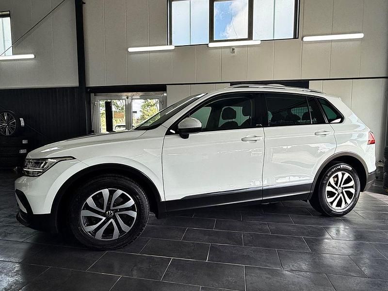 Gebraucht VW Tiguan Active 150 PS (110 kW) 2022 Weiß SUV