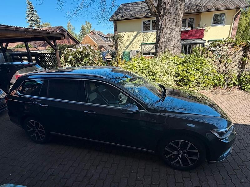 Gebraucht VW Passat 150 PS (110 kW) 2019 Grau Kombi